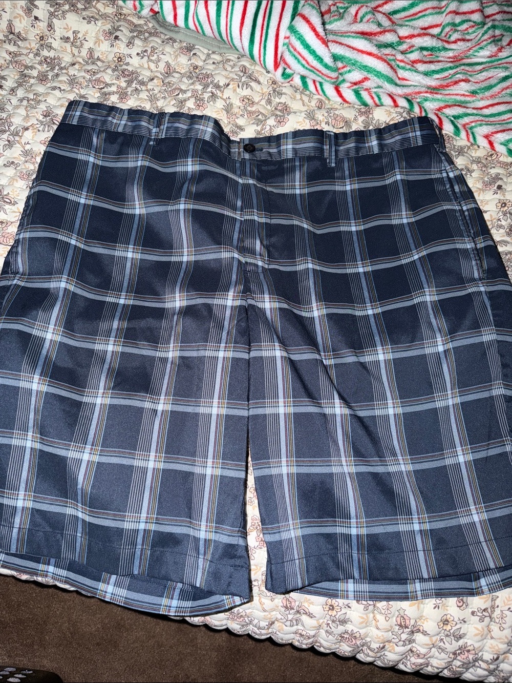 Greg Norman Golf Shorts Size 40